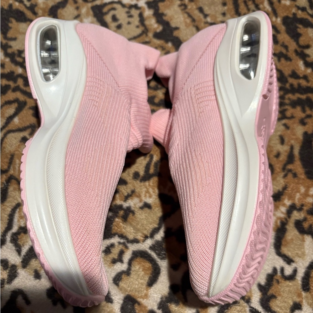 Pink Slip-On Sneakers  
BRAND NEW without tags 
Size 36 (5.5/6 )  Free shipping